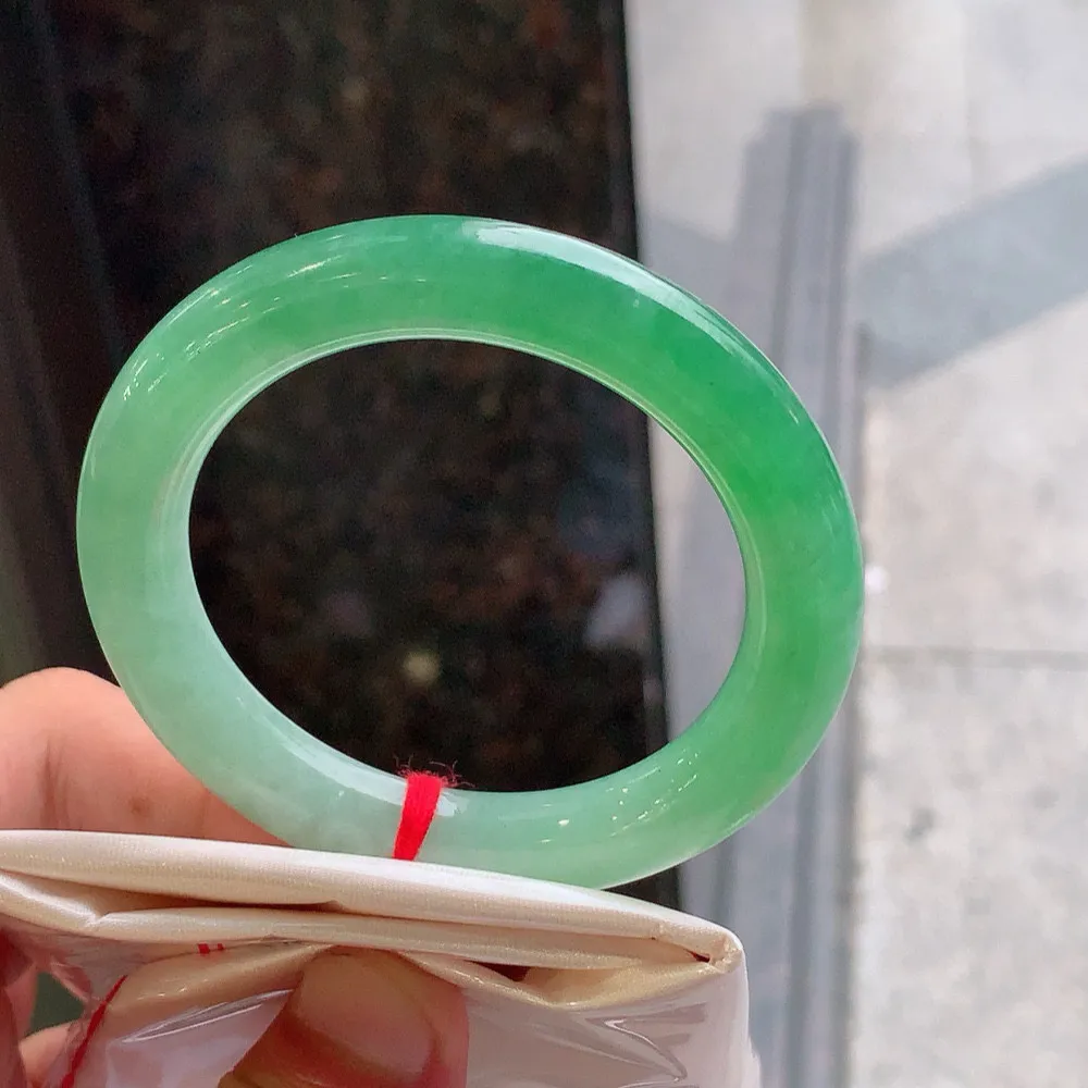圆条一大节冰阳绿 无瑕 尺寸:53.1/10.2 种色俱佳️️