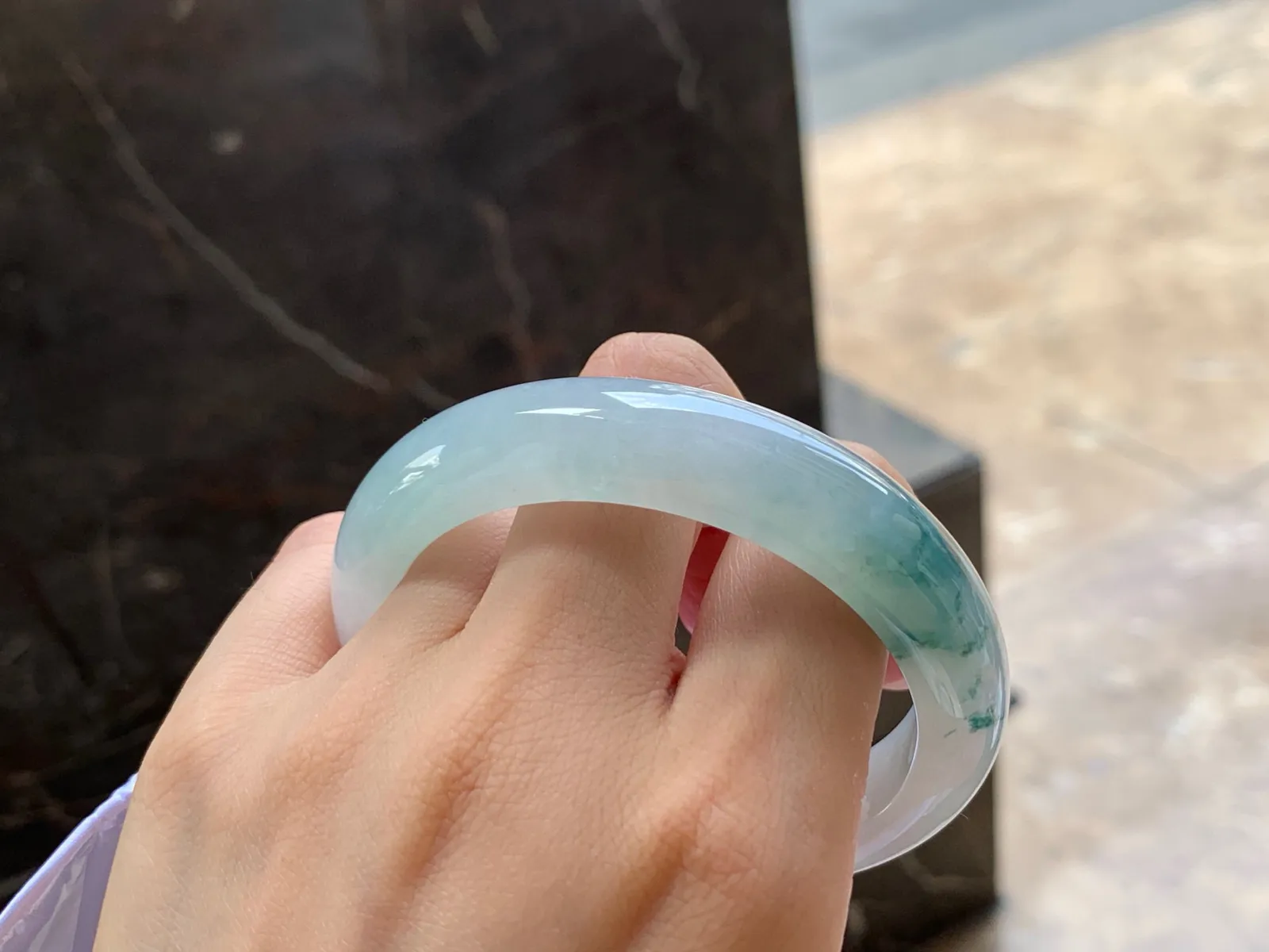 飘花手镯
清爽57.2/12.6/8.6mm