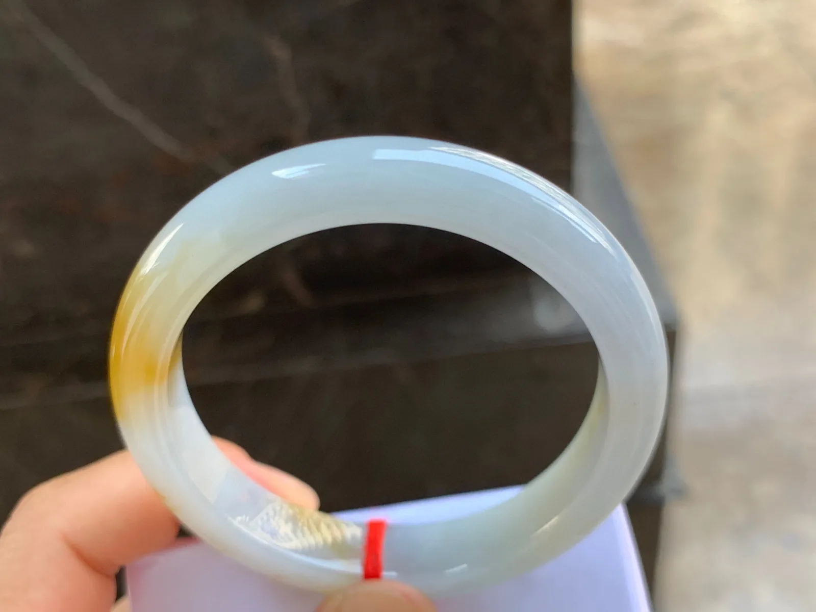55-11-8mm
黄翡手镯 底子细腻 颜色艳丽