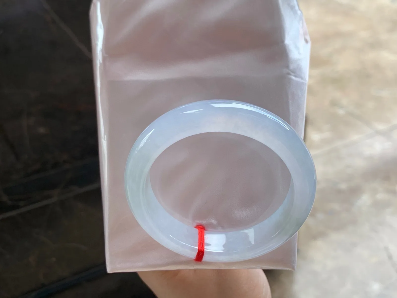 冰种淡粉手镯
干净清爽 51.7/12.8/8.4mm