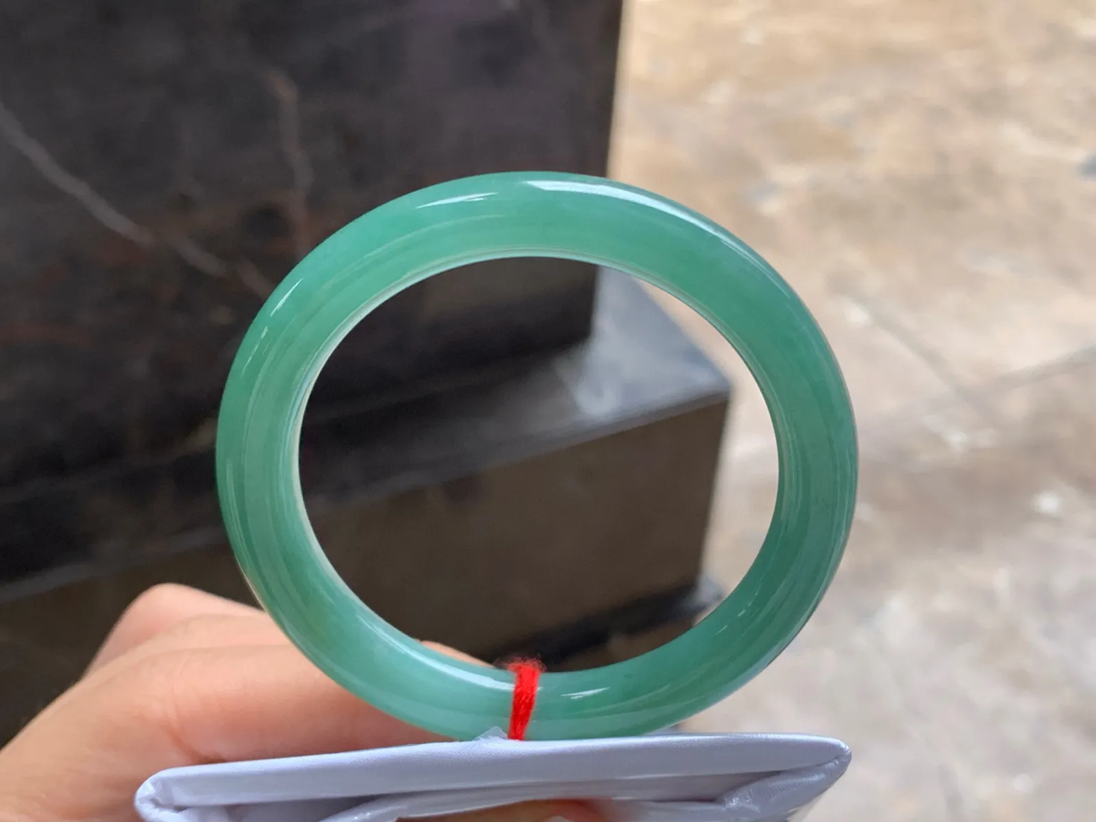 51-8.5

浓绿色圆条手镯^_^颜色鲜艳