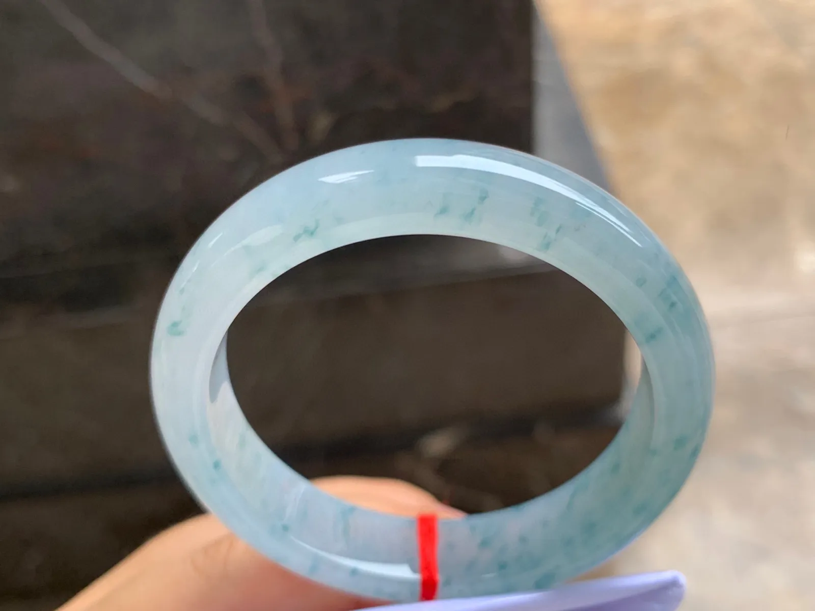 54.5-12.5-8mm
冰种飘花手镯 冰透水润 碎花点缀
