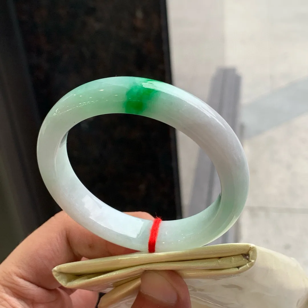 正圈冰糯阳绿 一丝牛毛纹 尺寸:53.8/11.9/7.9 色好