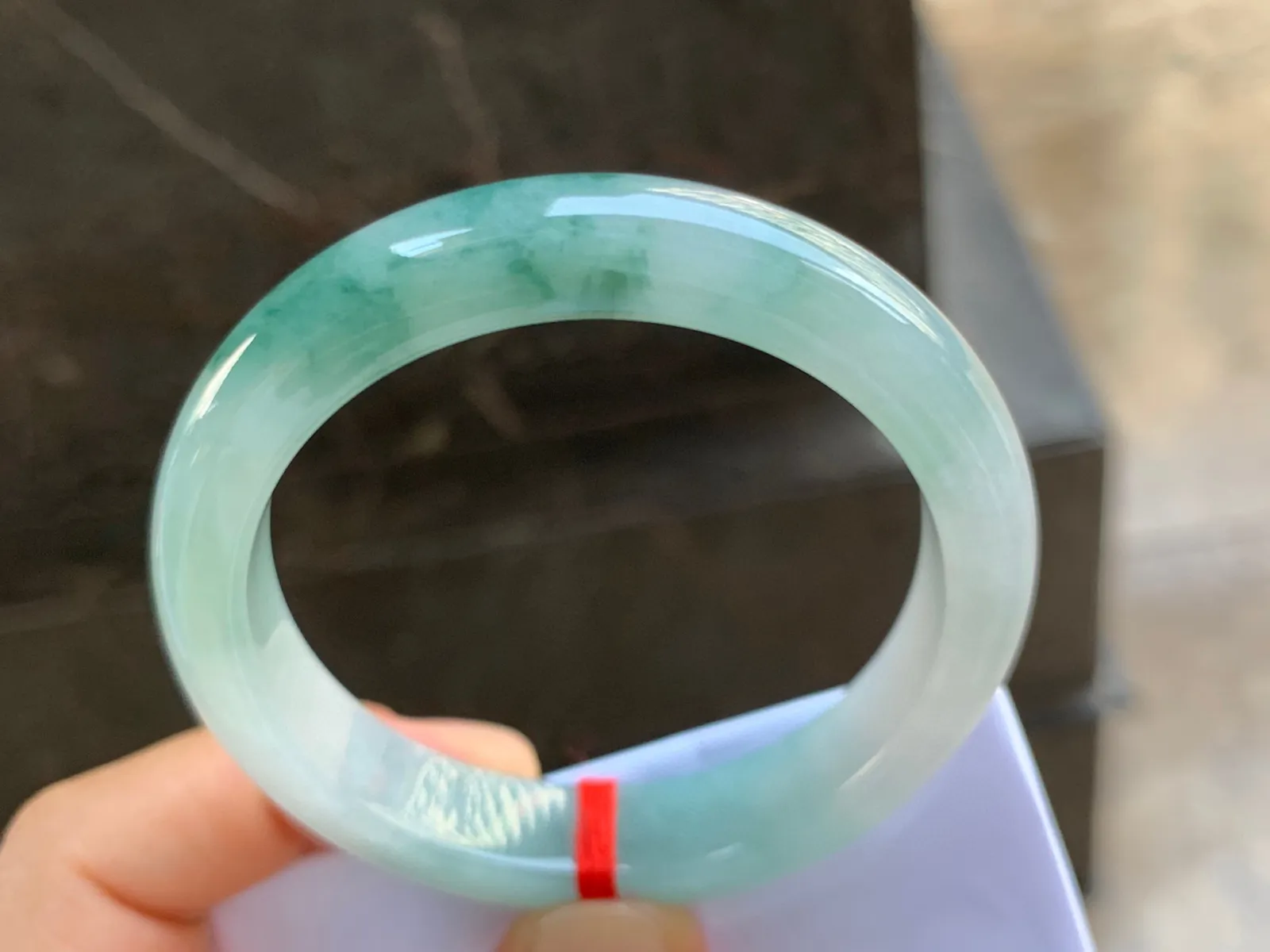 50-11.5-7.5mm
飘花手镯 底子细腻 花色素雅