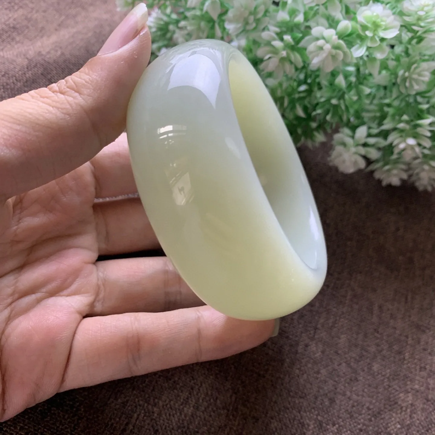 和田玉58.5圈口暖白色手镯，品质好，细腻油润，料子好