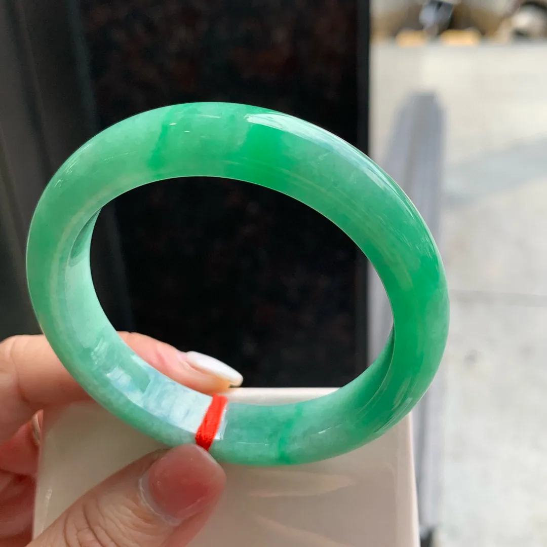 正圈满绿 无瑕 尺寸:53.6/11/8.3 满色