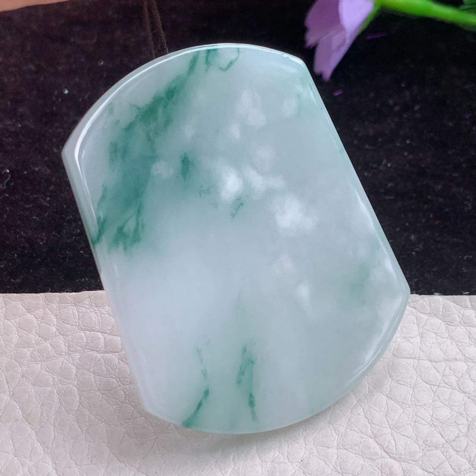 Zen实拍55*43*4.8精雕飘蓝花水润无事牌 翡翠素面牌玉坠 玉挂件