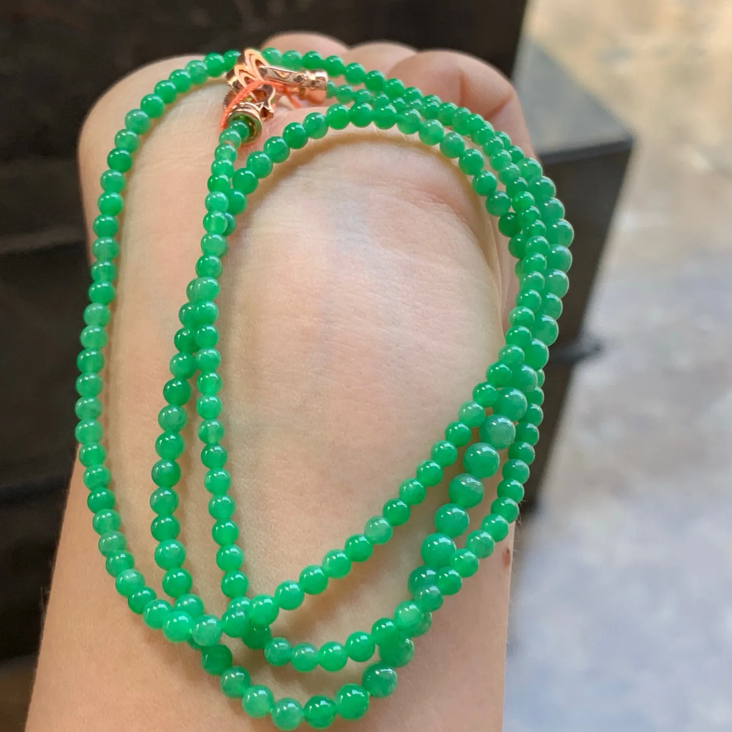 阳绿色珠串^_^色阳 玉质温润