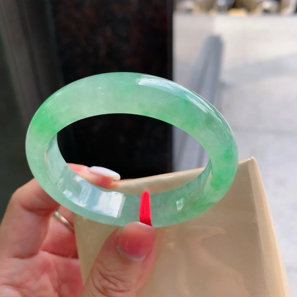 贵妃高冰阳绿 有纹 尺寸:54.1/46.5/12.9/8 种色俱佳️️