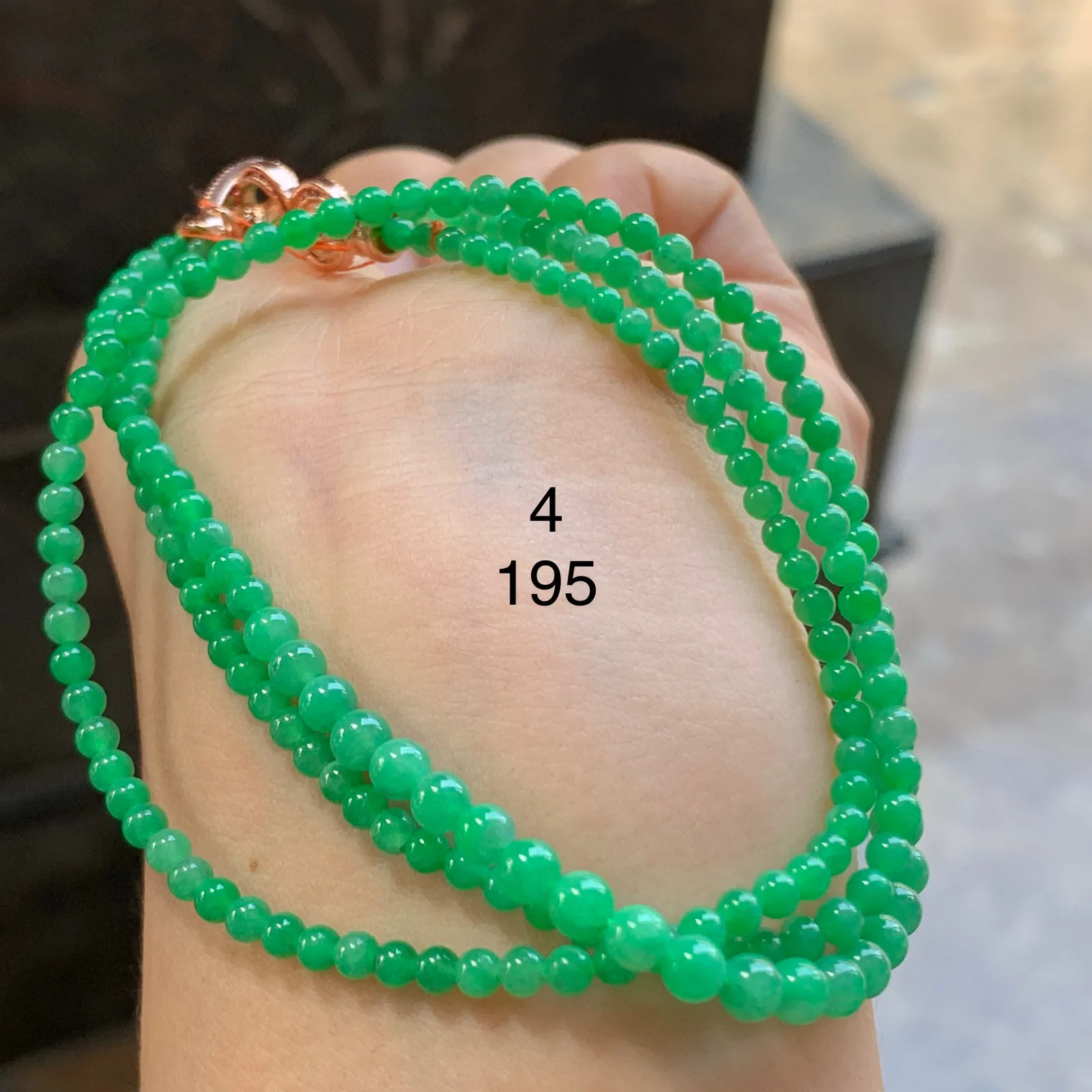 阳绿色珠串^_^色阳 玉质温润