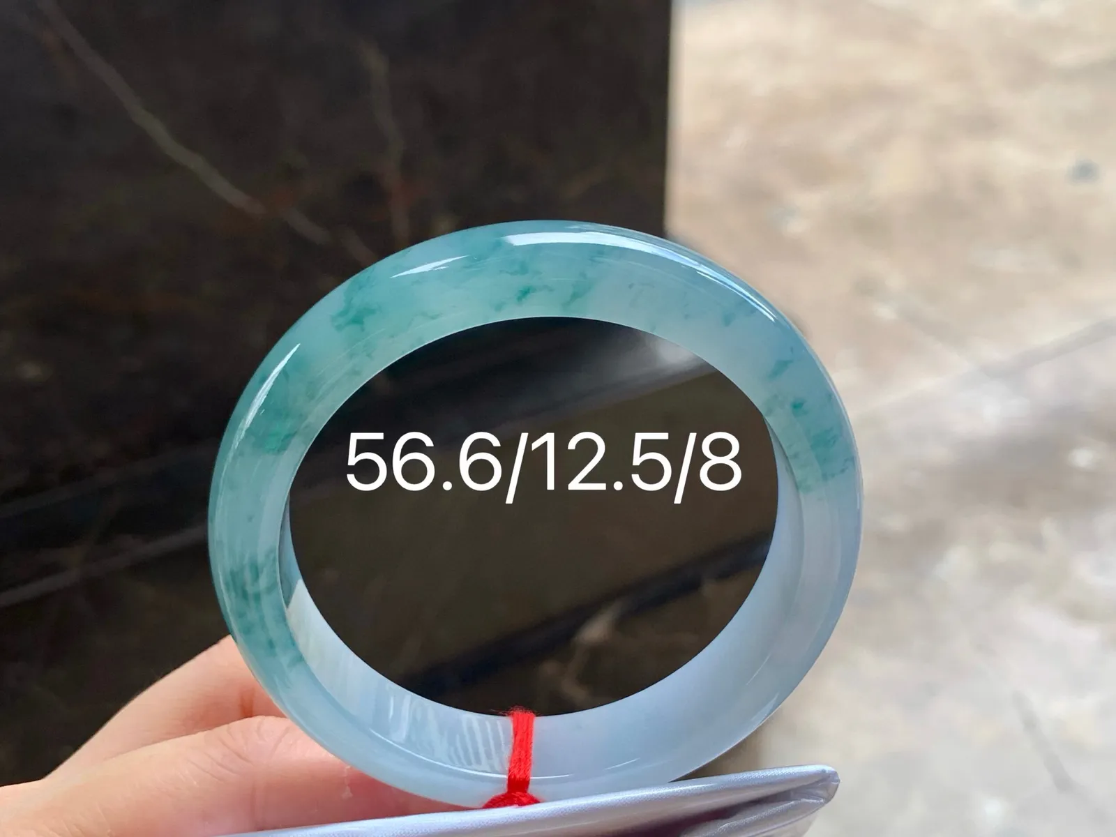 冰飘花手镯
水润56.6/12.5/8mm
