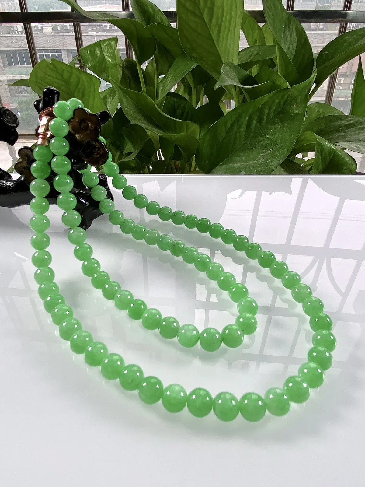 缅甸天然翡翠A货，大卡7.7冰润满绿浅阳绿大圆珠项链手链，尺寸:7.7mm/88颗，长度660mm，
