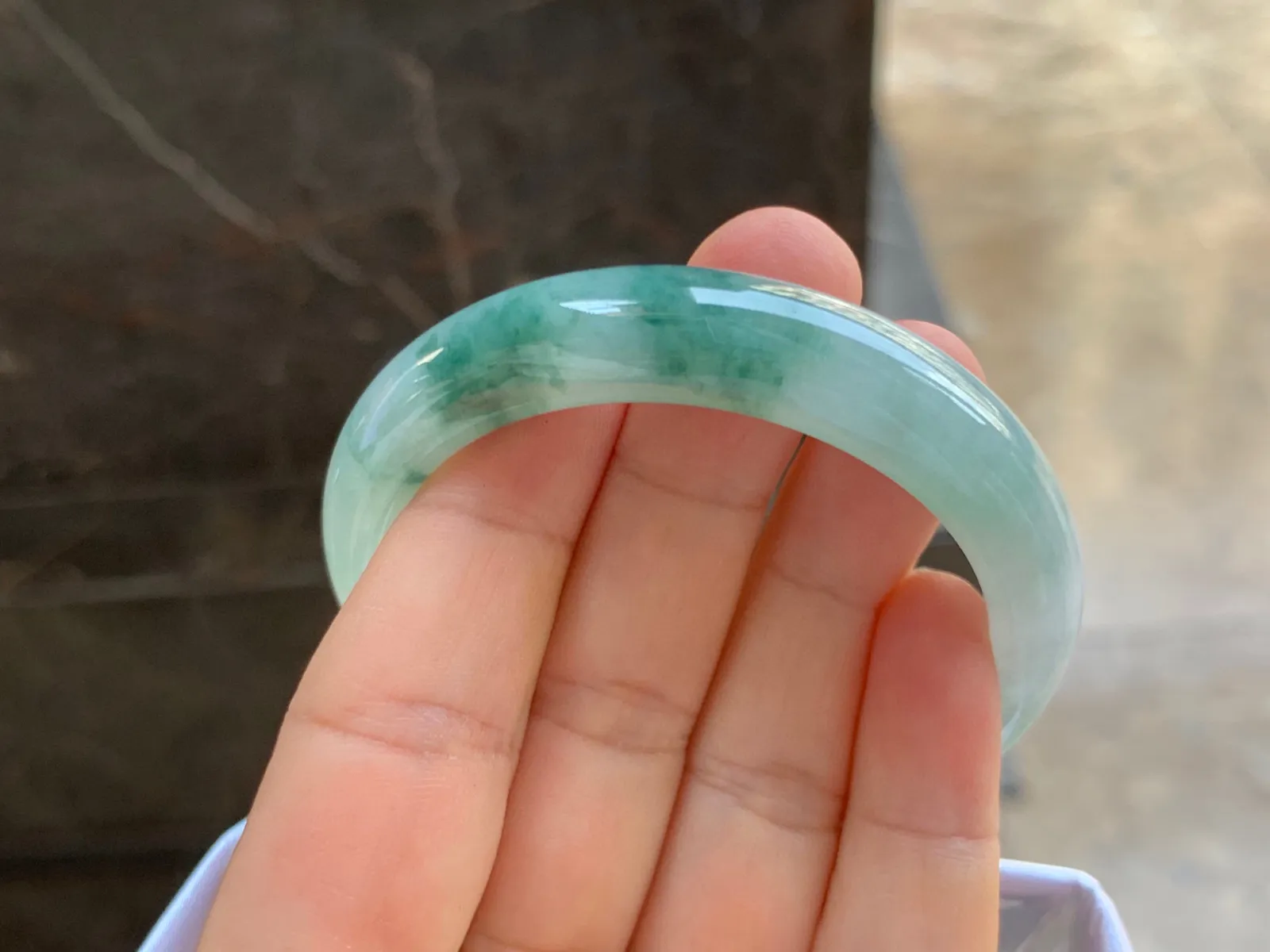 50-11.5-7.5mm
飘花手镯 底子细腻 花色素雅