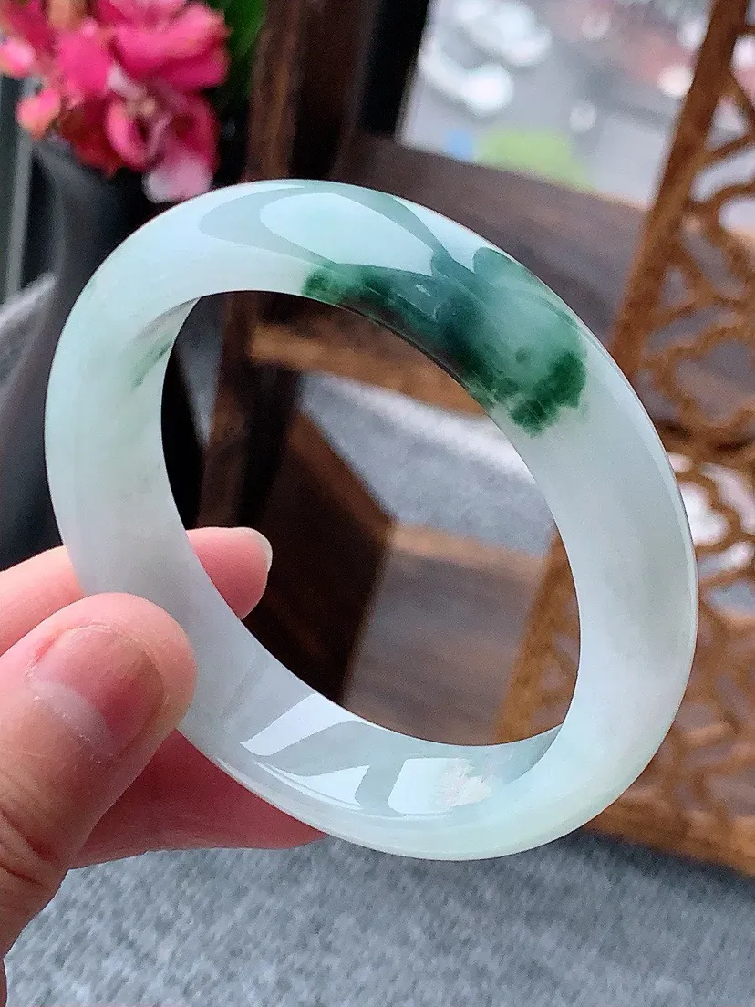 a货翡翠老坑飘花正装正圈手镯52-53小圈口  尺寸52×12.8×7.7mm 重量50.62g 0
