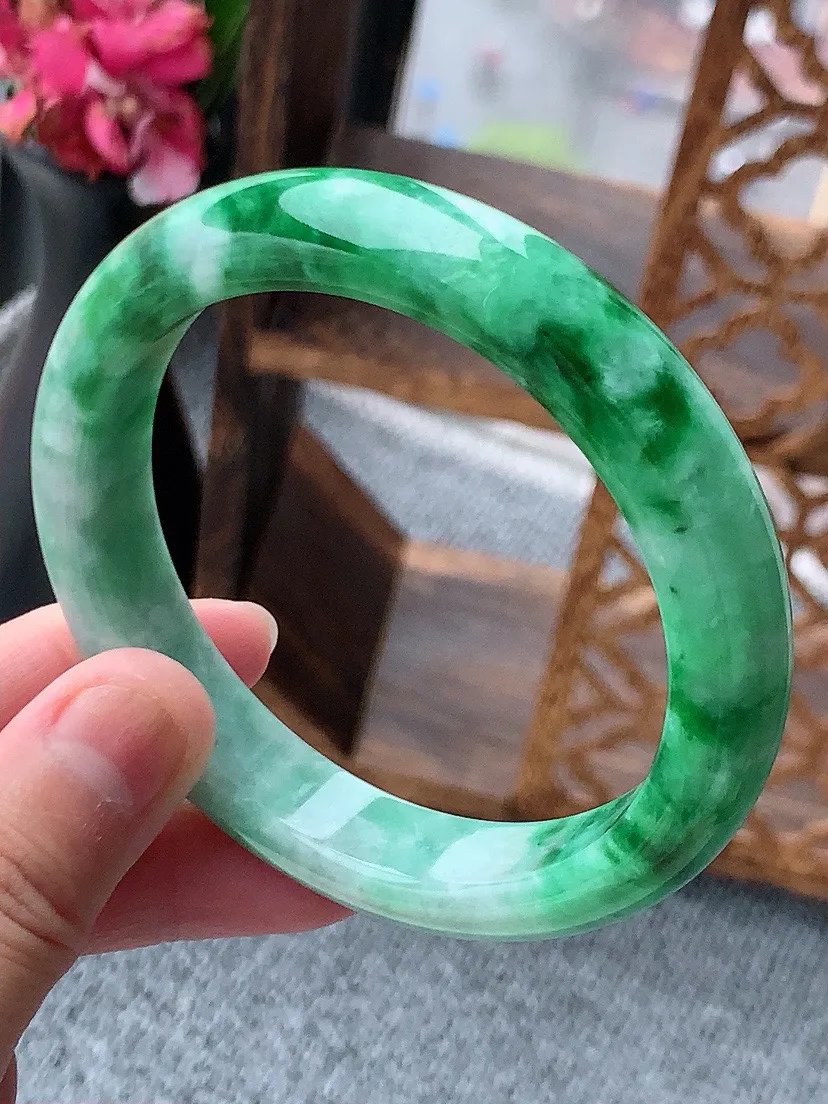 a货翡翠老坑飘绿正装正圈手镯58-59圈口 尺寸58.8×12×8.5mm 重量61.85g 061