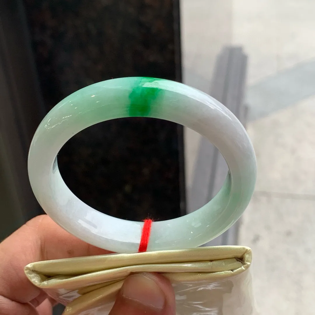 正圈冰糯阳绿 一丝牛毛纹 尺寸:53.8/11.9/7.9 色好