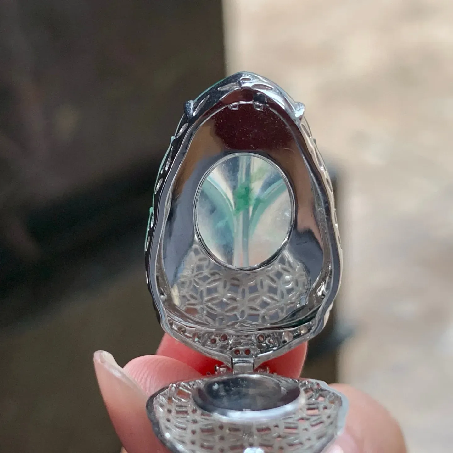 冰种飘花玉叶
真金镶嵌 精致
