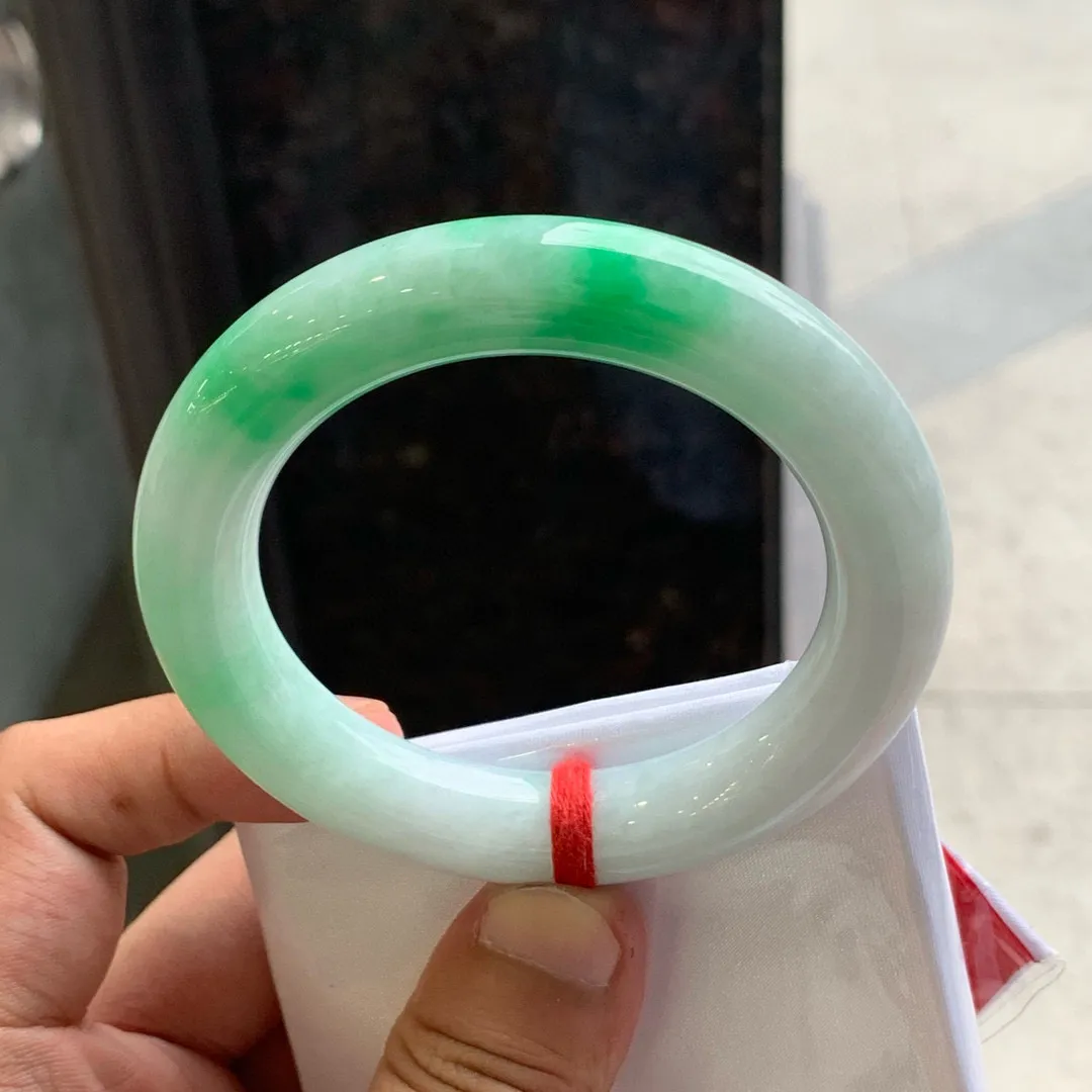 圆条冰糯阳绿 无瑕 尺寸:55.3/11.8/11.6 色好🥰🥰