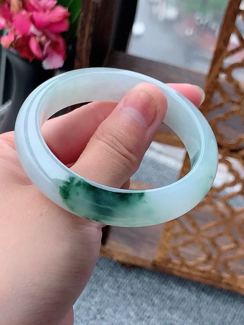 a货翡翠老坑飘花正装正圈手镯52-53小圈口  尺寸52×12.8×7.7mm 重量50.62g 0614