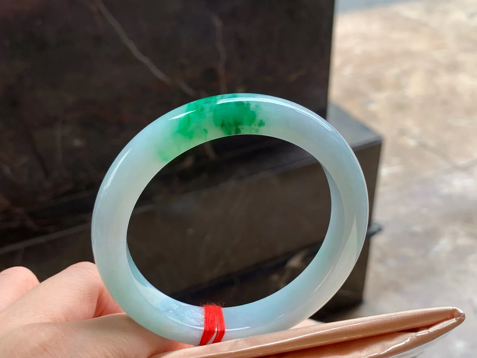 带色大圈手镯
清爽62.1/12/9.3mm
