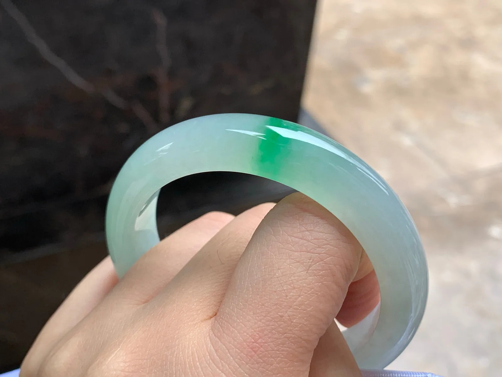 54-12.6-8.3

飘绿手镯^_^种水足 色阳