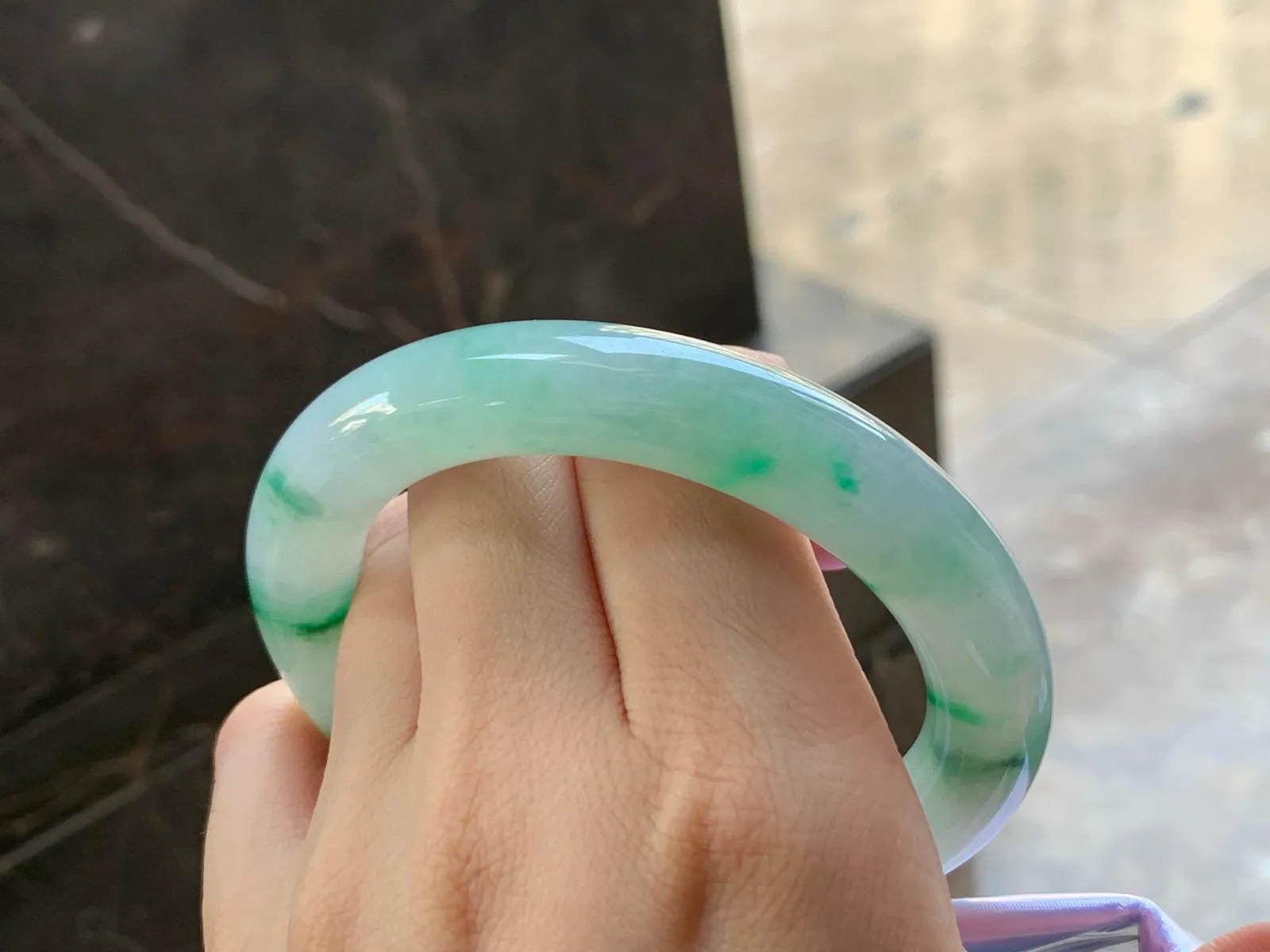 带色福镯
玉质细腻 59.4/11.8mm