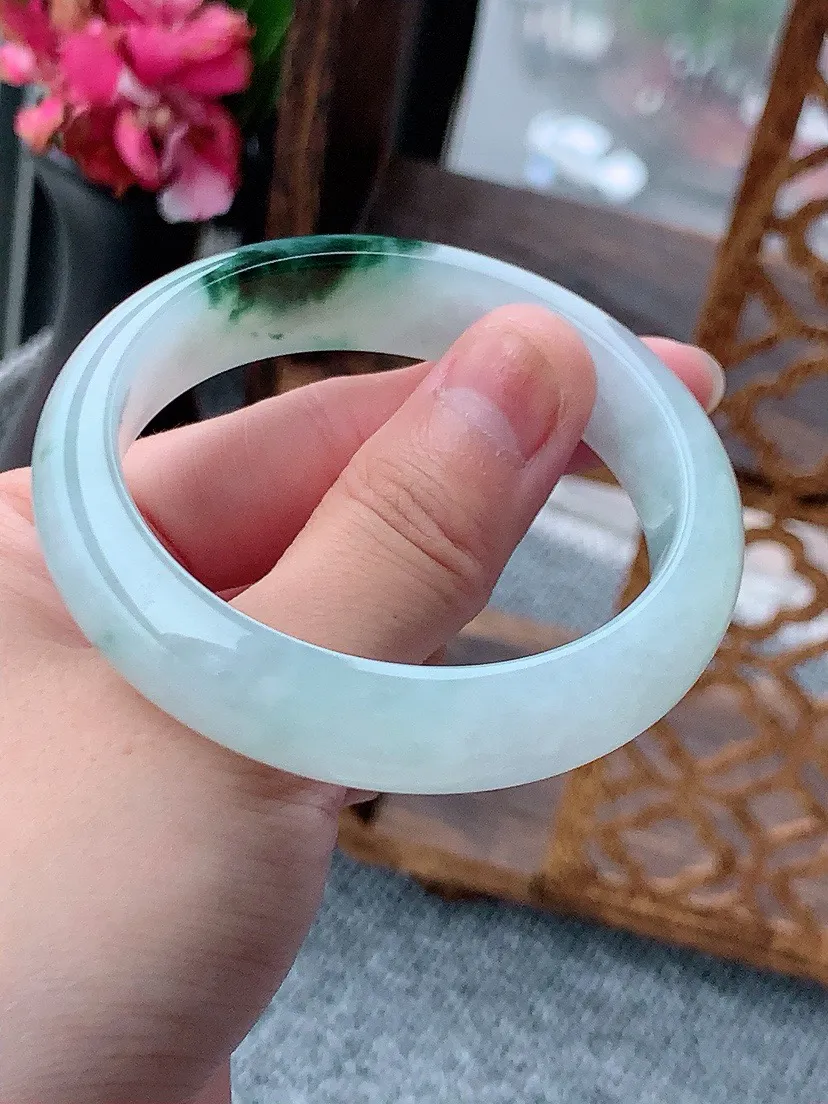 a货翡翠老坑飘花正装正圈手镯52-53小圈口  尺寸52×12.8×7.7mm 重量50.62g 0614