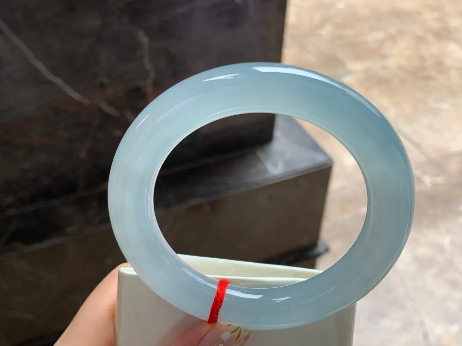 58.5-12.3

冰蓝圆条手镯^_^种水好
