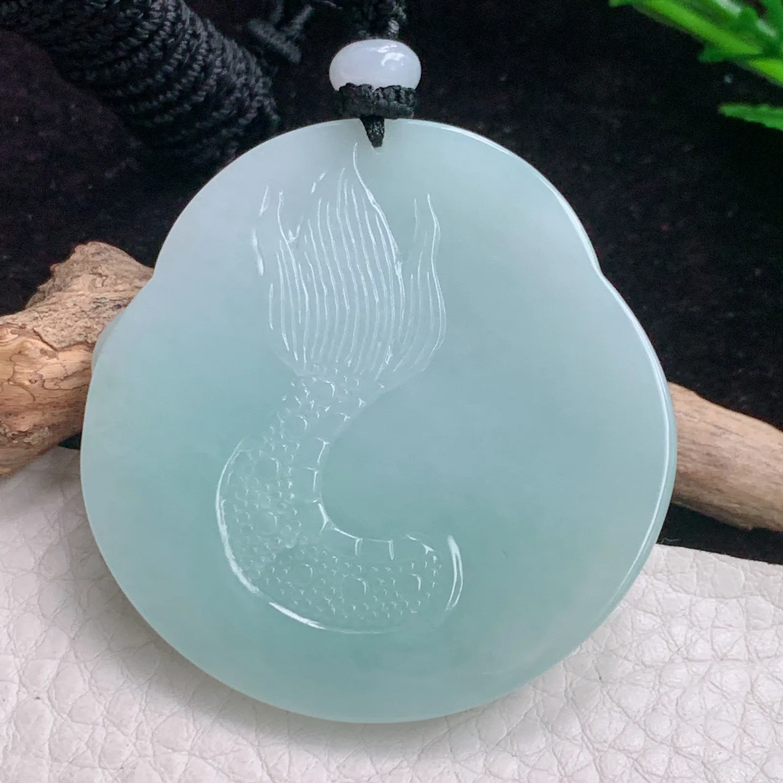 mut实拍50.6*49.2*9老坑精雕胶感清新财神爷玉吊坠 翡翠财爷玉挂件