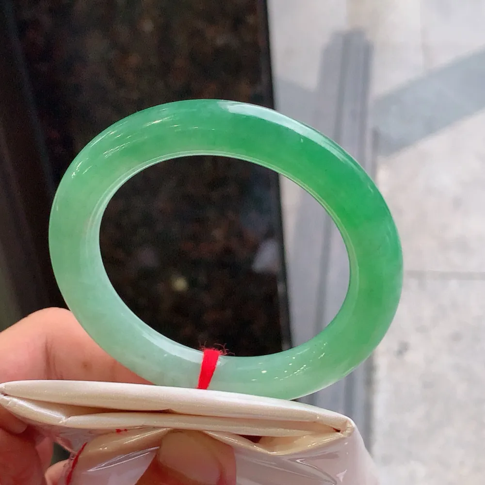 圆条一大节冰阳绿 无瑕 尺寸:53.1/10.2 种色俱佳️️