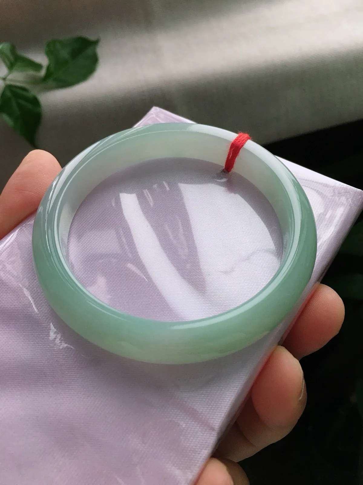 圈口59，正圈手镯，绿底，玉质冰润，尺寸59-11.5-7.6mm