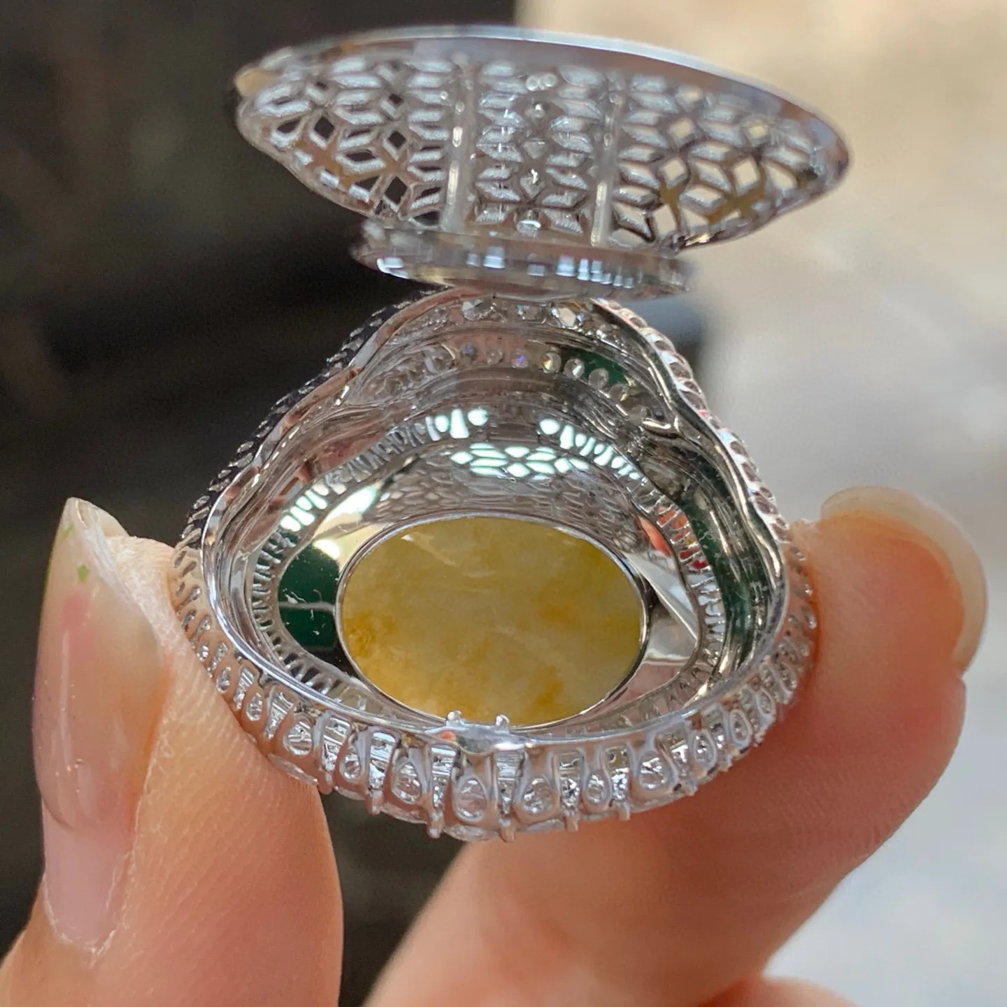 金钻镶嵌冰黄佛公^_^饱满圆润 颜色鲜艳