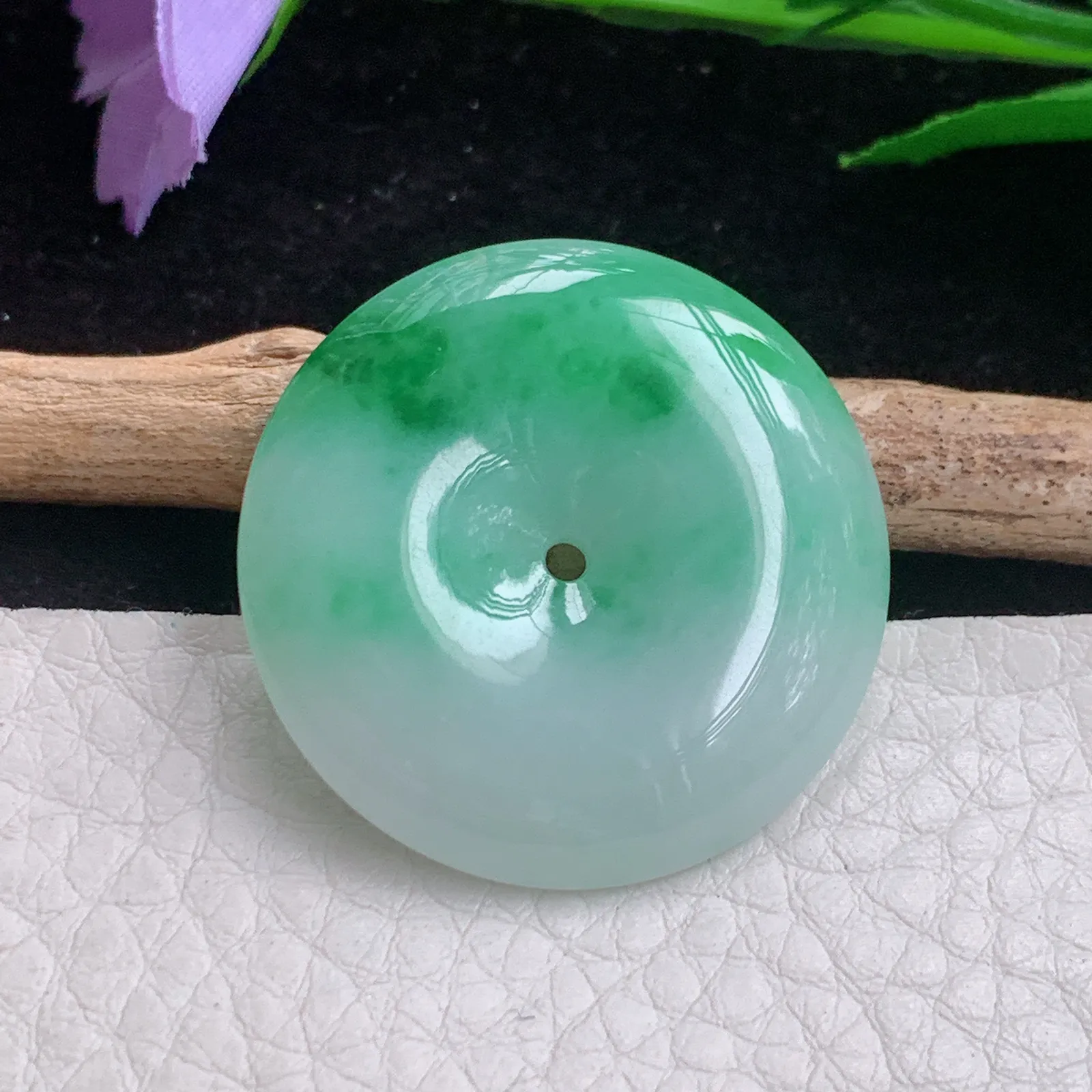 lck实拍31*5.8老坑精雕飘花清新大平安扣 翡翠平安扣玉吊坠 现在玉挂件