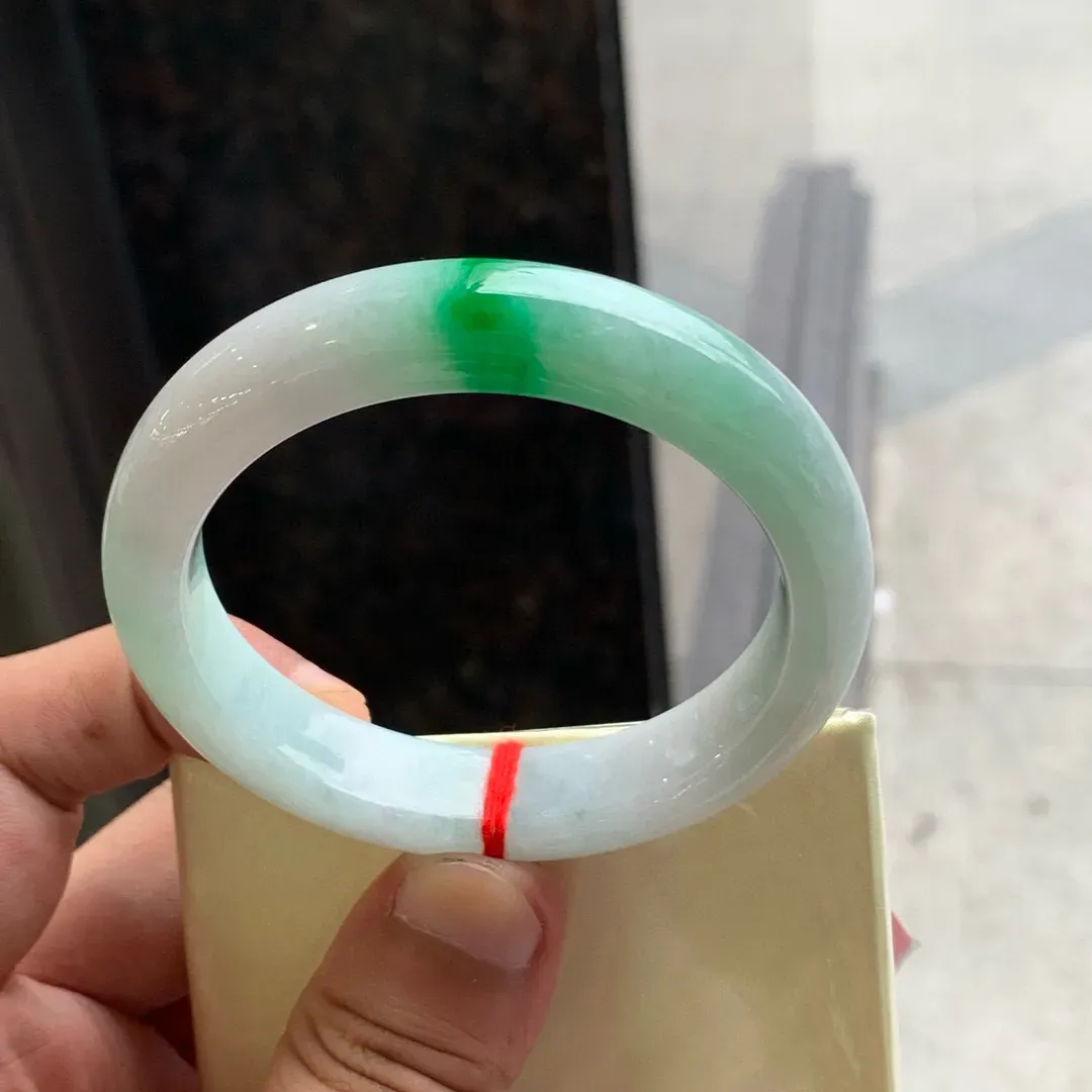 正圈冰糯阳绿 一丝牛毛纹 尺寸:53.8/11.9/7.9 色好