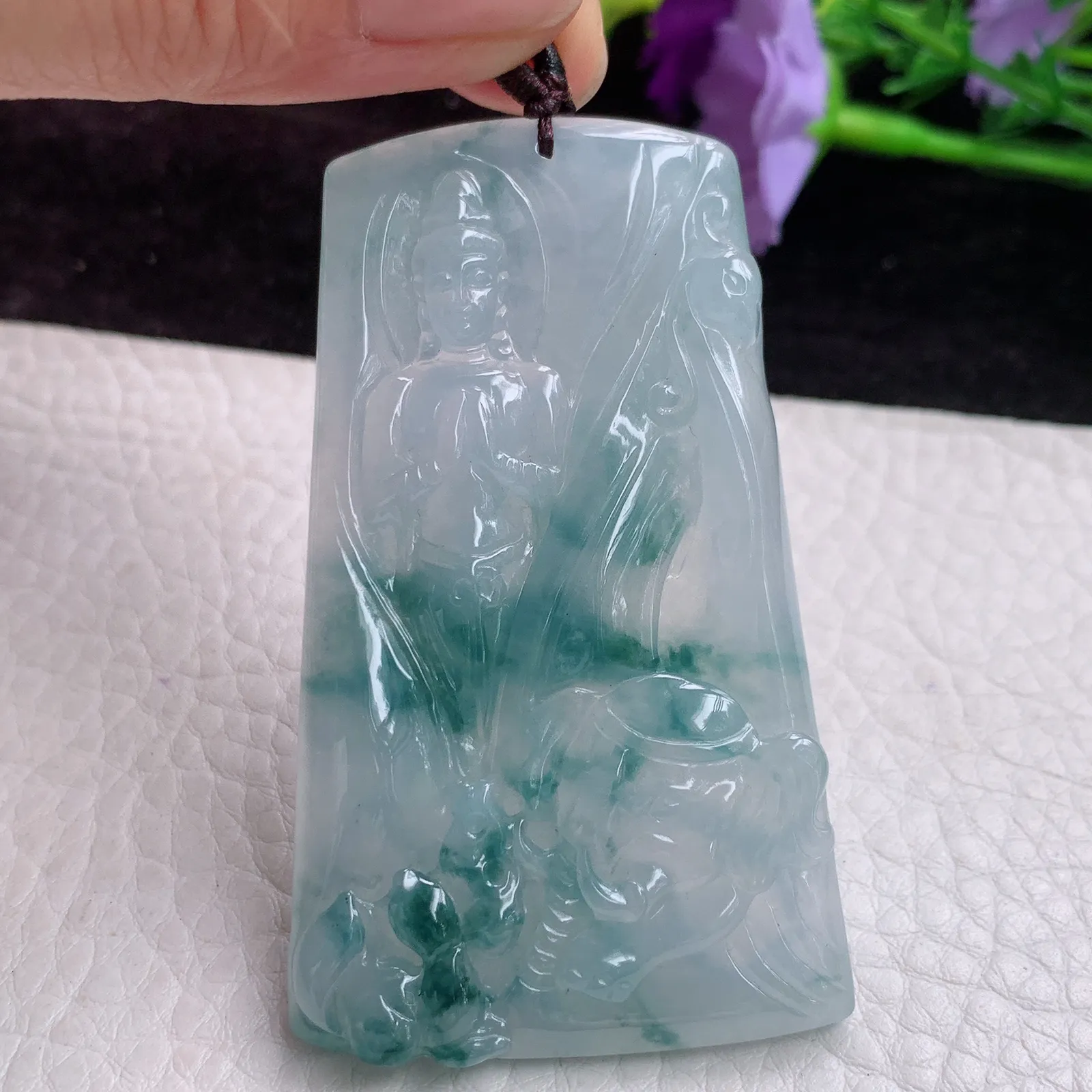 x54实拍63*37.8*6天然翡翠冰胶飘蓝紫花生肖守护神普贤菩萨玉吊坠