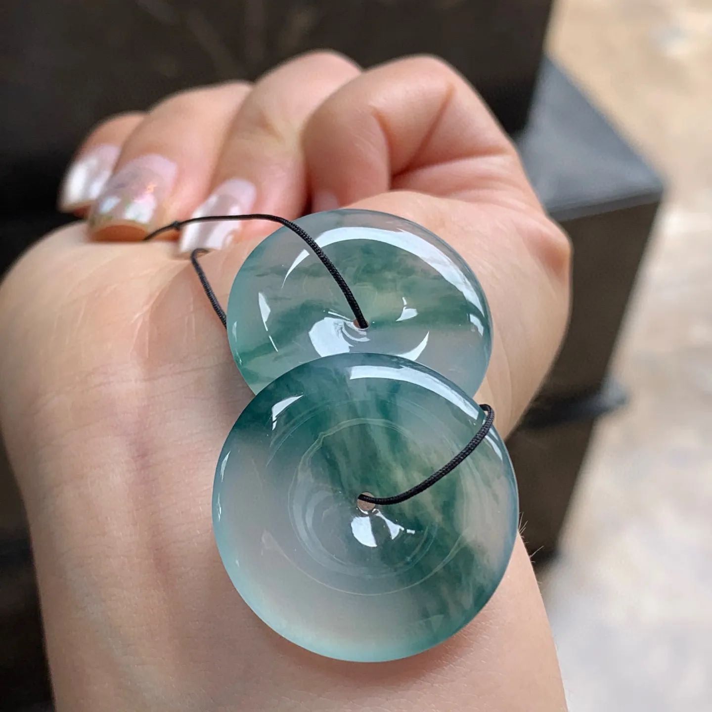 冰蓝花平安扣一对^_^料子油润 飘花浓郁 鲜艳