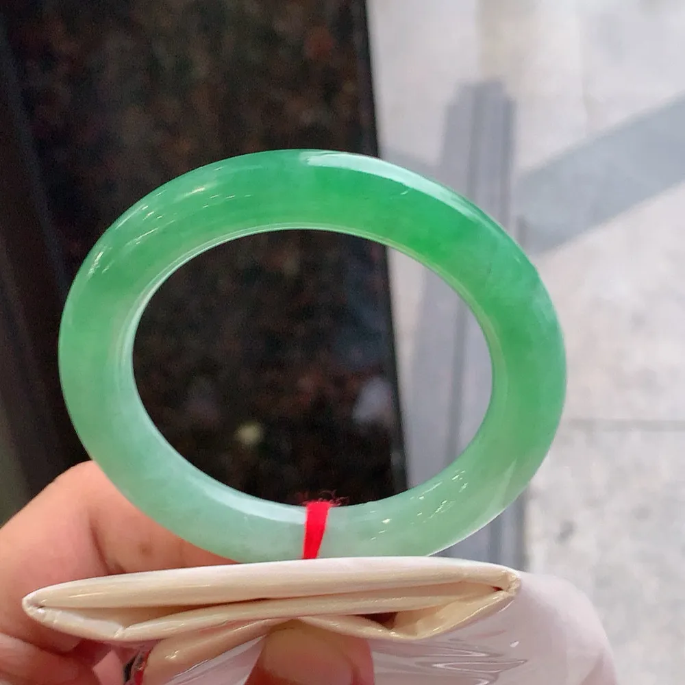 圆条一大节冰阳绿 无瑕 尺寸:53.1/10.2 种色俱佳️️