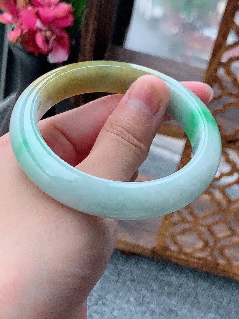 a货翡翠老坑黄加绿双彩正装正圈手镯56-57圈口  尺寸56×12.7×8.8mm 重量62.83g 0614