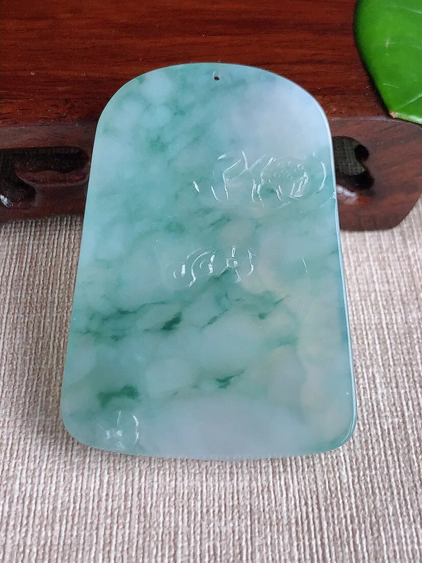 a货翡翠老坑冰种飘花虚空藏菩萨吊坠  尺寸58×41×5mm 重量28.48g 0617