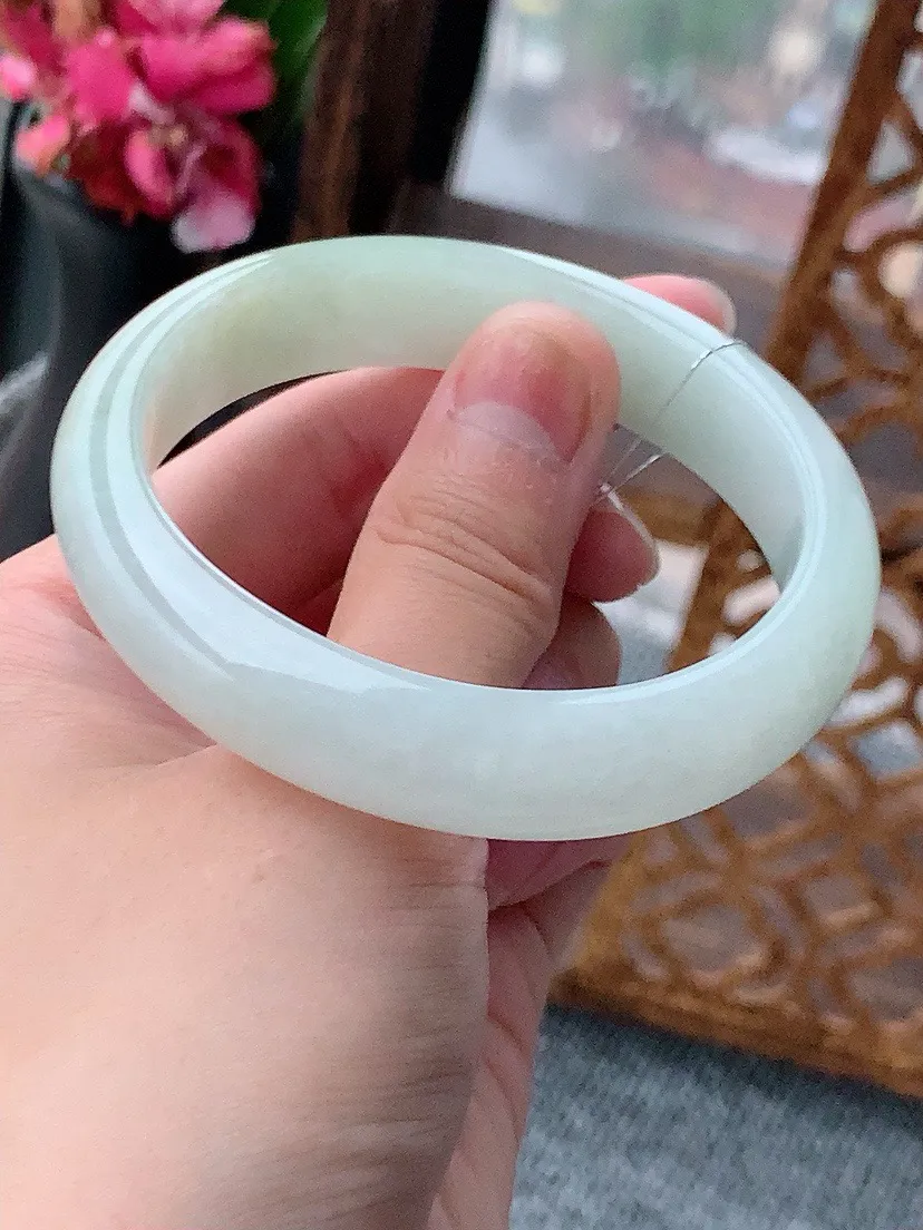 a货翡翠老坑贵妃手镯56-57圈口  尺寸56.5×50×13×7.5mm 重量53.60g 0614