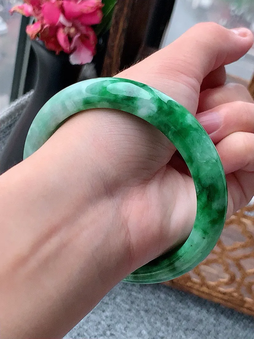 a货翡翠老坑飘绿正装正圈手镯58-59圈口 尺寸58.8×12×8.5mm 重量61.85g 0614