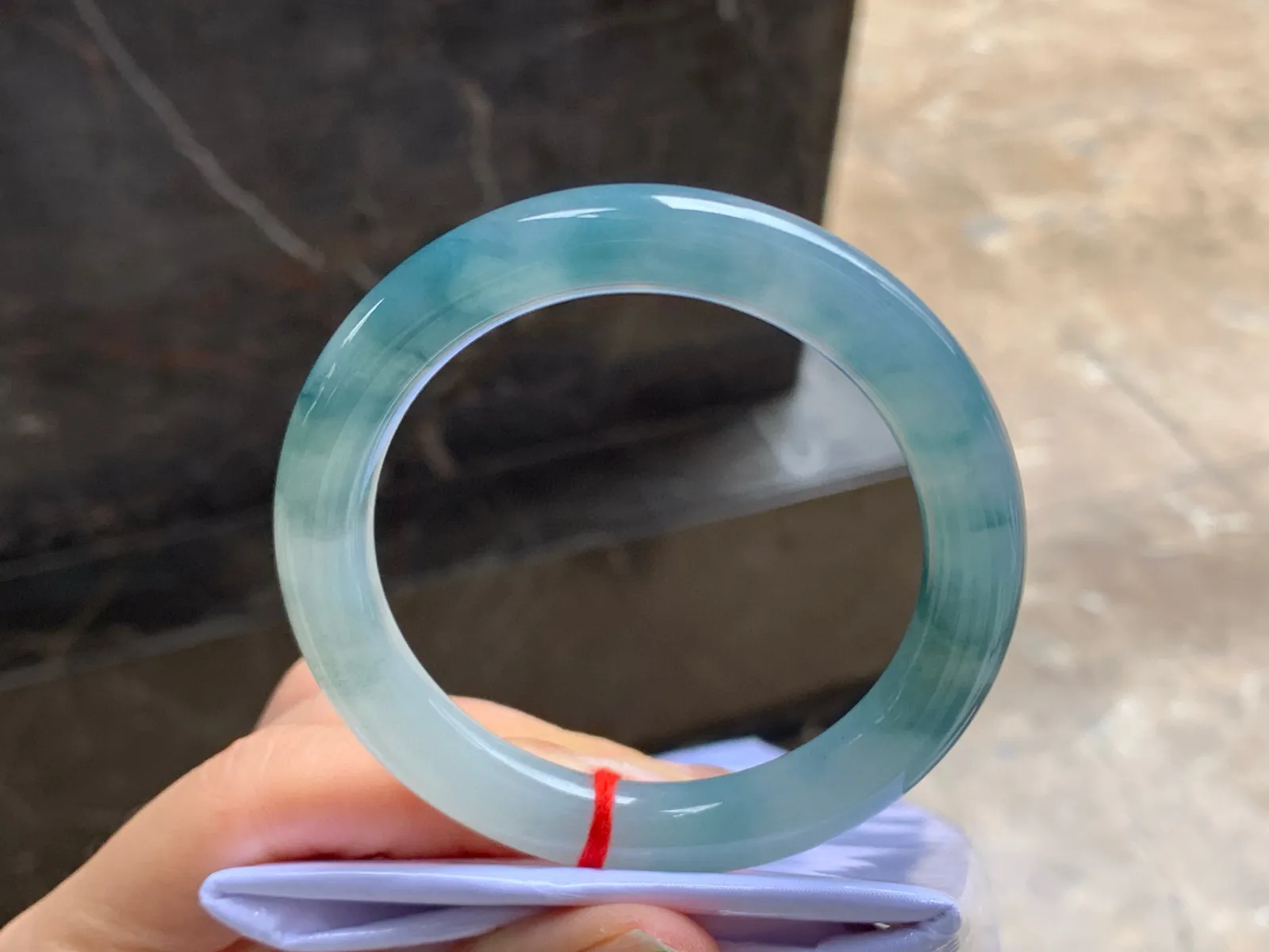 52.5-9.4

飘花圆条手镯^_^玉质温润