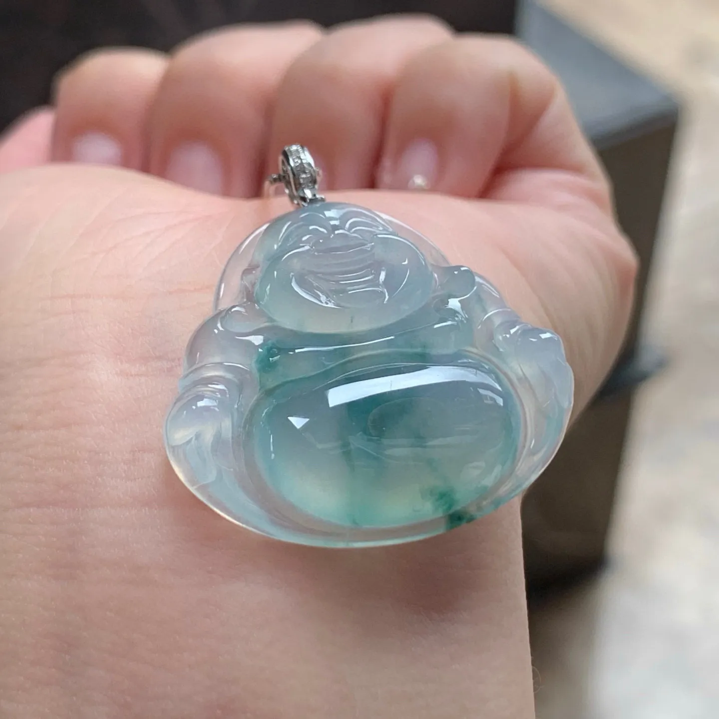 冰种飘花坐佛
清爽 金扣