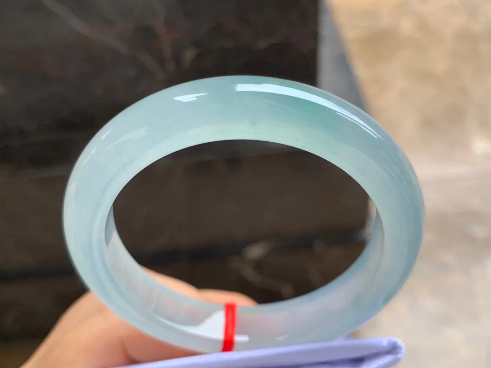 56-12-9mm
冰种晴底手镯 冰透光亮 起胶 实物更好看