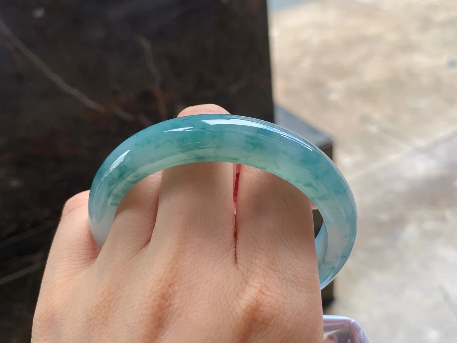 冰飘花手镯
水润56.6/12.5/8mm