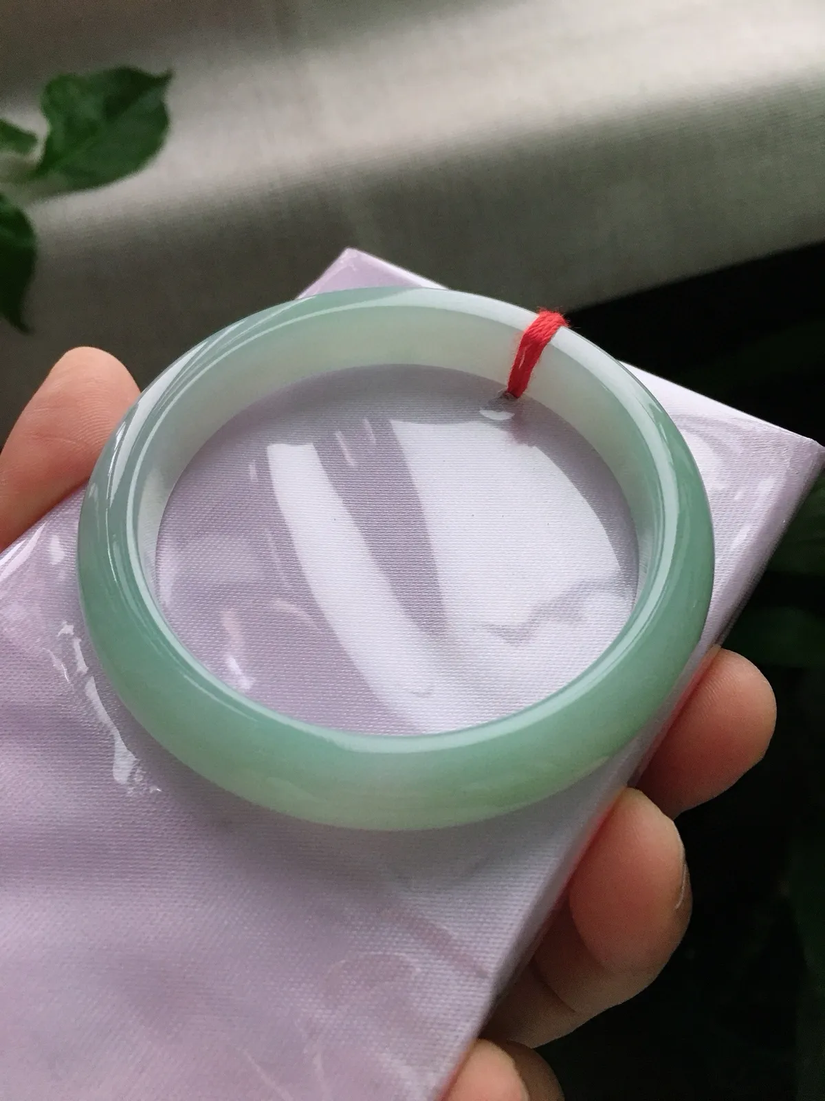 圈口59，正圈手镯，绿底，玉质冰润，尺寸59-11.5-7.6mm