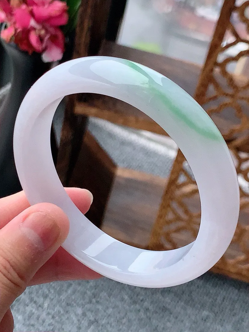 a货翡翠老坑飘绿正装正圈手镯-62大圈口  尺寸61.5×13.7×8.5mm 重量69.78g 0614