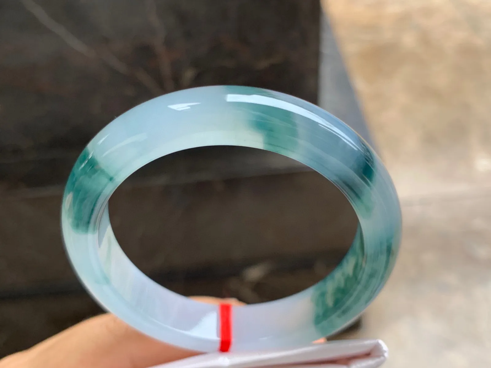 54.5-12-8.5mm
冰种飘花手镯 水润冰透 花色韵味十足