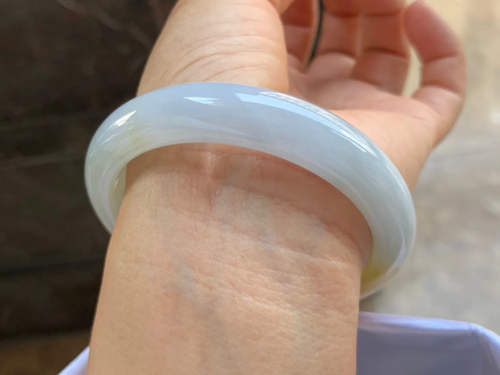 55-11-8mm
黄翡手镯 底子细腻 颜色艳丽