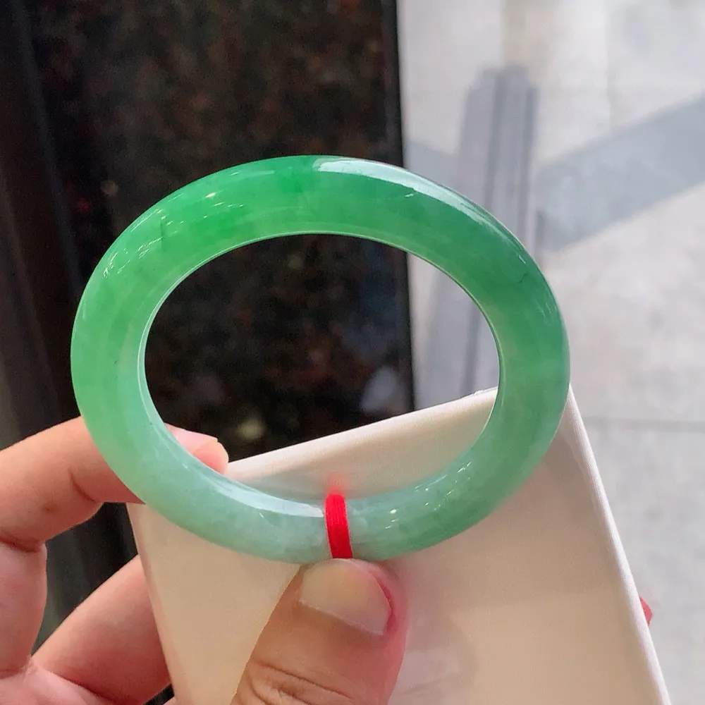 圆条一大节冰阳绿 无瑕 尺寸:53.1/10.2 种色俱佳️️